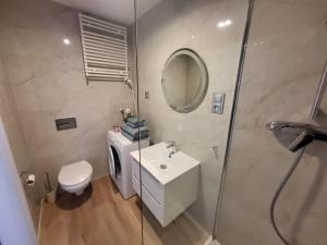 Ένα μπάνιο στο Apartament-Studio 1 Gliwice z balkonem
