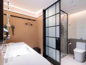 Koupelna v ubytování Country Inn & Suite by Radisson, Guangzhou Railway Station Xiaobei