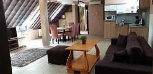 Kuchyňa alebo kuchynka v ubytovaní Szabó Lux Apartman
