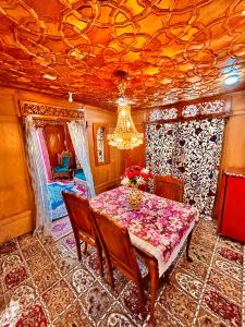 Gallery image of The Altaf Group Of Houseboats in Srinagar