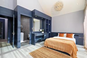 Postel nebo postele na pokoji v ubytování 3bdr Granary Pool Villa Bangtao Beach by CapitalPro + 27 fotografií