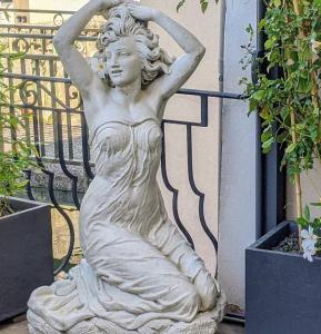 a statue of a woman with her hands on her head at Chambre Voltaire ou Chambre Beckett, terrasse en bord de Sorgue in Le Thor