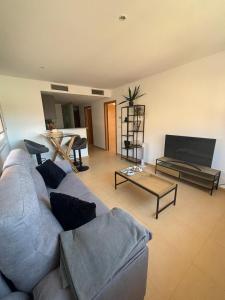 a living room with a couch and a table at Casa Golf Mar Menor in Los Martínez