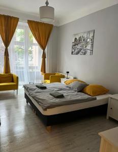 Posteľ alebo postele v izbe v ubytovaní Colourful Rooms Wrocław + 35 fotografií