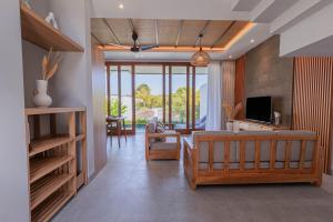 TV a/nebo společenská místnost v ubytování Villa Taman Famindo Canggu V8 by Great Bali Villas