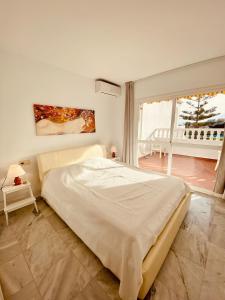 Posteľ alebo postele v izbe v ubytovaní Apartamento con piscina en Las Rosas de Capistrano