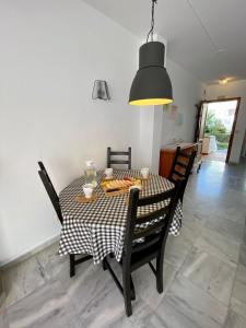 Posedenie v ubytovaní Apartamento con piscina en Las Rosas de Capistrano