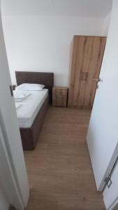 Llit o llits en una habitació de Popovic