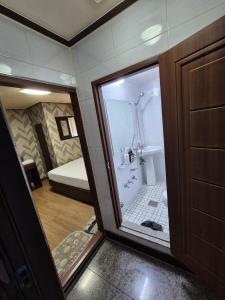 Et badeværelse på Joyful Stay