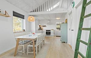 Dapur atau dapur kecil di 3 Bedroom Nice Home In Vestervig