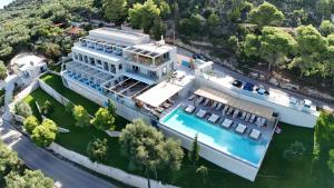 Bazen v nastanitvi oz. blizu nastanitve Myzith Luxury Suites
