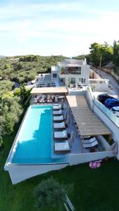 Bazen v nastanitvi oz. blizu nastanitve Myzith Luxury Suites