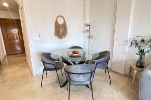 Χώρος καθιστικού στο Hermoso apartamento de 2 dormitorios, gran terraza, vistas al mar y cerca de la playa "El Mirador de Coco"