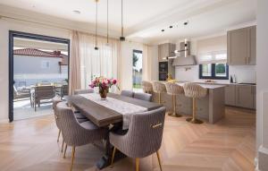 a kitchen and dining room with a table and chairs at Stunning Home In Petrcane in Petrcane