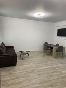 a living room with a couch and a table at Apartament satina in Craiova