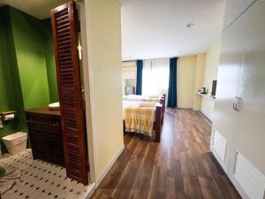 Voodi või voodid majutusasutuse Rajpracha Pakchong โรงแรม ราชประชา ปากช่อง toas