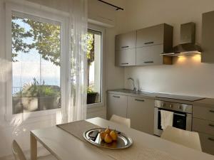 Η κουζίνα ή μικρή κουζίνα στο Villa Fiori