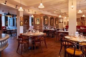 Restaurace v ubytování Rooms by Bistrot Pierre at The Crescent Inn + 10 fotografií