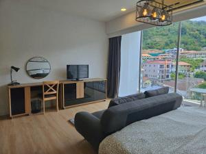 Χώρος καθιστικού στο The Olive Studio Room at Chic Condominium