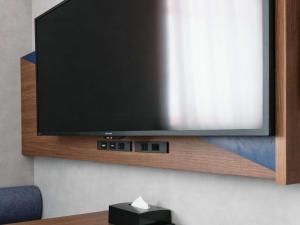 Телевизор и/или развлекательный центр в Comfort Hotel Yokkaichi