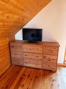 TV a/nebo společenská místnost v ubytování Pensjonat Paskudy