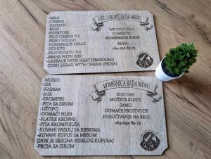 Certificato, attestato, insegna o altro documento esposto da AA Pine vikendica za izdavanje u srcu Zapadne Srbije