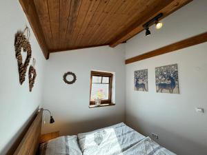 Postel nebo postele na pokoji v ubytování Kamenny apartman