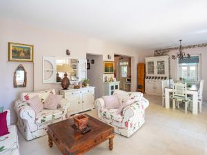 Posezení v ubytování Holiday Home Villa Mo-Re by Interhome