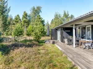 Zahrada ubytování Holiday Home Thomine - 200m from the sea by Interhome