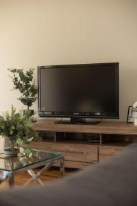 Televízia a/alebo spoločenská miestnosť v ubytovaní Royal Wilanów 2-bedroom Apartment