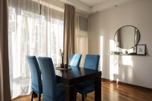 Posedenie v ubytovaní Royal Wilanów 2-bedroom Apartment