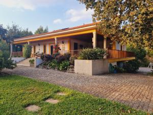 a house with a porch and a driveway at Casa dos Trigais in Marco de Canaveses
