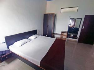 Savanur Deluxe Lodge客房内的一张或多张床位