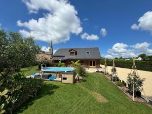a house with a swimming pool in a yard at Le Chalet aux Trésors ! in Notre-Dame-dʼAllençon