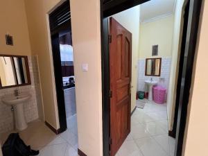 Ένα μπάνιο στο Beego Apartments