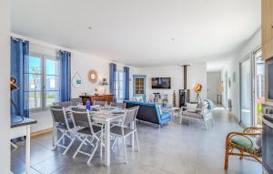 Χώρος καθιστικού στο Nice Home In Saint-Denis-D'oléron
