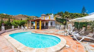 Basen w obiekcie Casa Torre del Manzano Torrox by Ruralidays lub w pobliżu