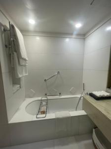 Bagno di ITC Maurya, a Luxury Collection Hotel, New Delhi