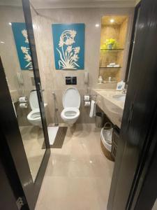 Bagno di ITC Maurya, a Luxury Collection Hotel, New Delhi