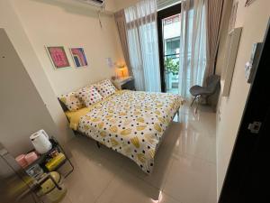 TEN HOUSE房間的床