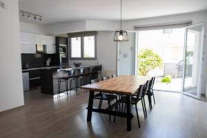 Kuchyň nebo kuchyňský kout v ubytování Koni Villa Paphos