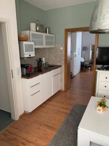 Kuchyň nebo kuchyňský kout v ubytování Zentral gelegene Remscheider Ferienwohnung + 8 fotografií