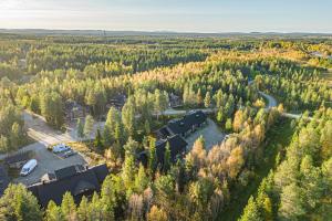 an aerial view of a house in a forest at Martinmutka by Aavalevi Holidays, Levi center in Levi +23 photos