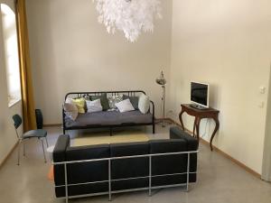a living room with a couch and a table at Ferienwohnung - Zu den zwei Linden in Penkun