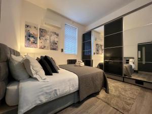 TV o dispositivi per l'intrattenimento presso Cool warehouse conversion apt in Chiswick London
