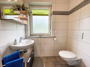 Koupelna v ubytování Apartment Müritz Ferienpark Röbel-28 by Interhome