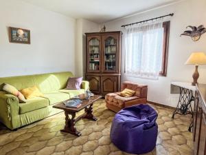 Ruang duduk di Apartment Giuliano by Interhome