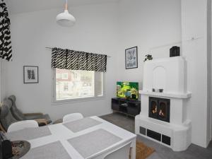 Ένα ή περισσότερα κρεβάτια σε δωμάτιο στο Holiday Home Leviraitti 4 a 4 by Interhome