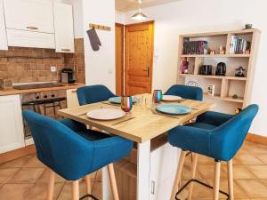 Kuchyň nebo kuchyňský kout v ubytování Apartment Conseil-9 by Interhome