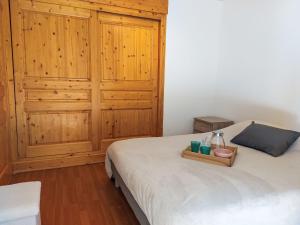 Postel nebo postele na pokoji v ubytování Apartment Conseil-9 by Interhome